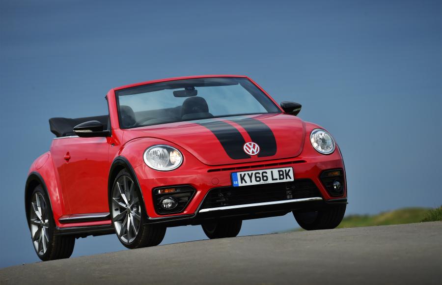  Volkswagen Beetle Cabriolet R-Line 2016 года  (UK) (фото 14 из 32)